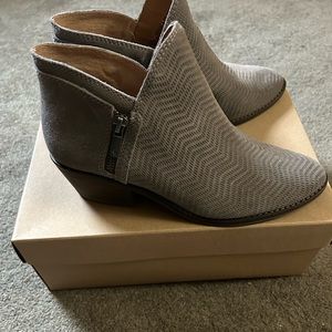 Womens Lucky Brand Suede booties size 6.5 ☘️